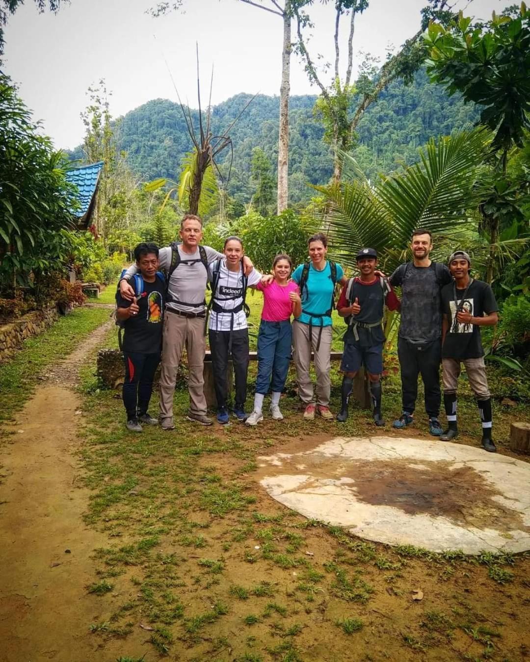 Batu Kapal Guest House & Jungle Trekking Bukit Lawang Zewnętrze zdjęcie