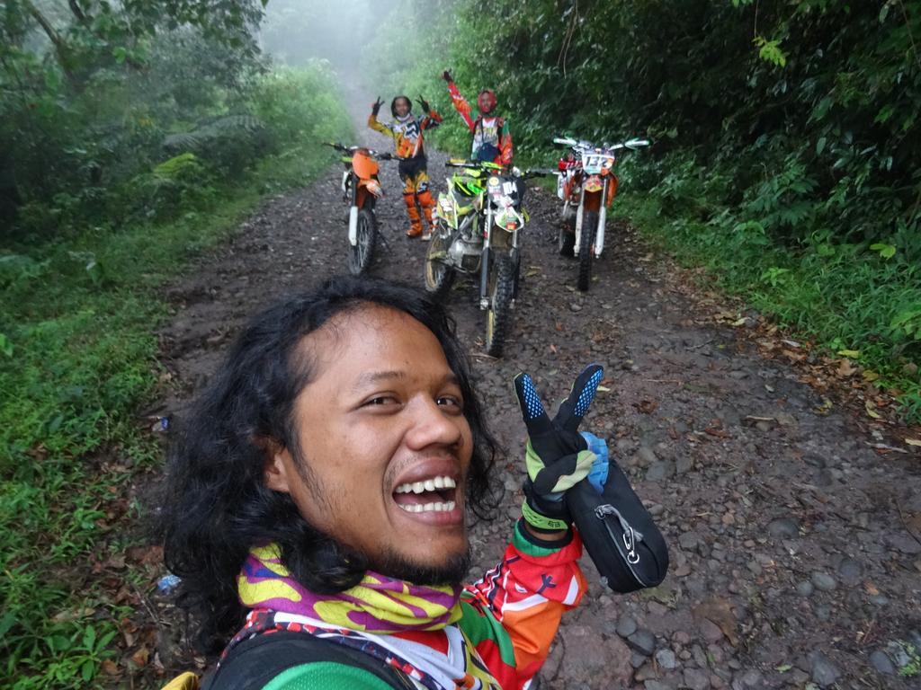 Batu Kapal Guest House & Jungle Trekking Bukit Lawang Zewnętrze zdjęcie